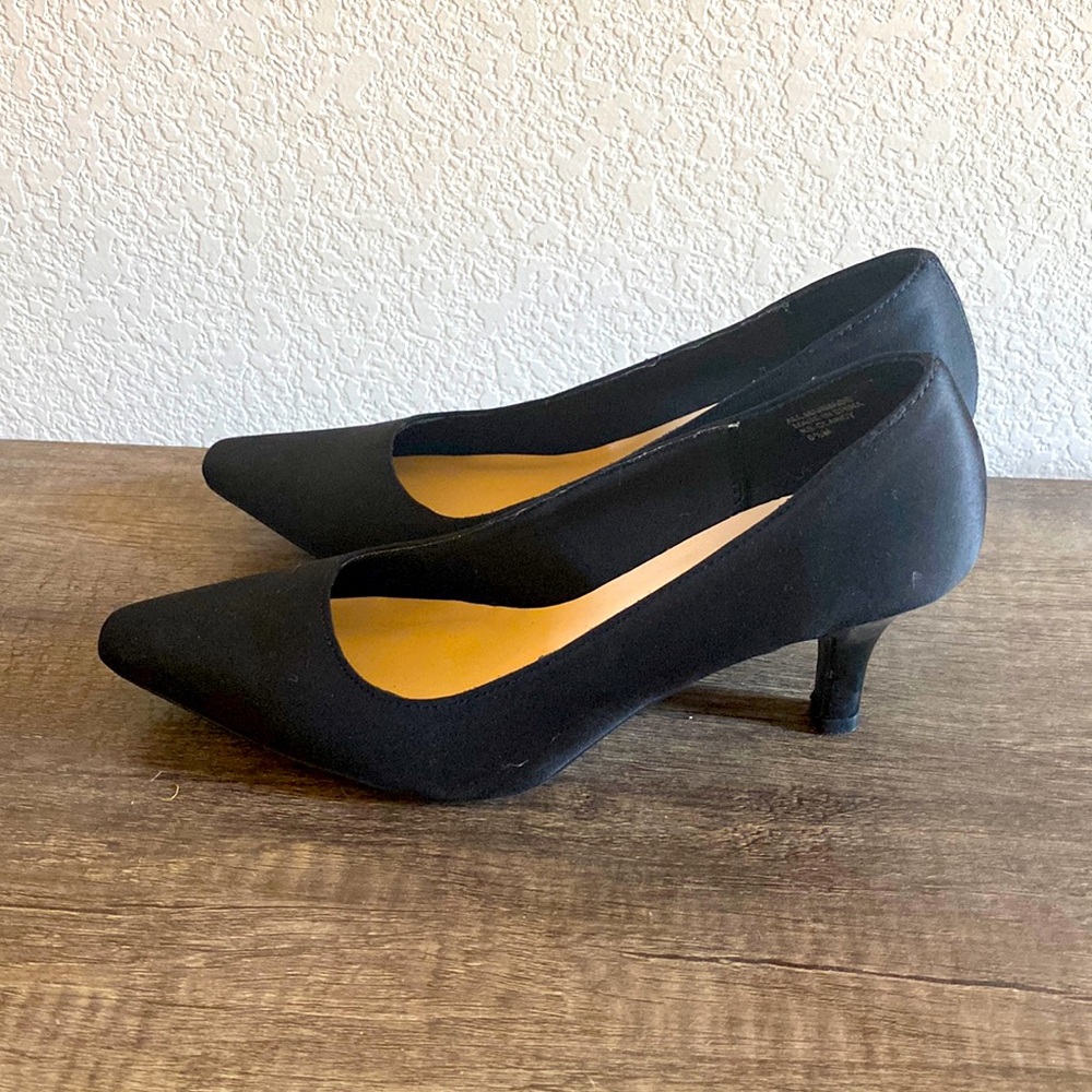 Karen Scott black pumps